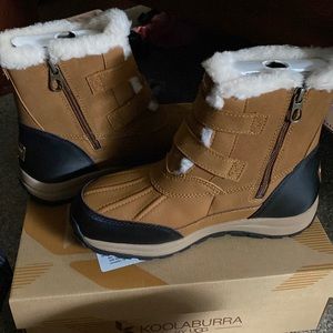 Snow/winter boots.